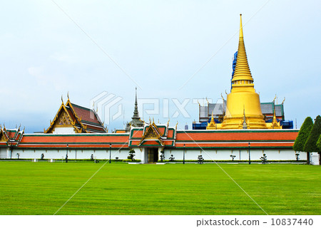 Grand Palace, the major tourism attraction in Bangkok, Thailand. Grand Palace, the major tourism attraction in Bangkok, Thailand. 10837440