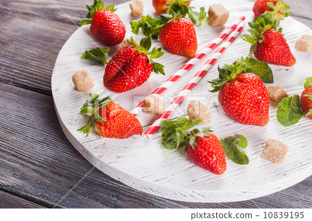 Strawberry cocktail Strawberry cocktail 10839195