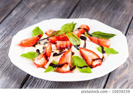 Strawberry salad 10839239