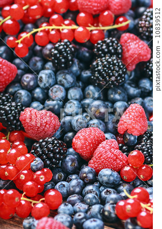 fresh blueberries, currants, blackberries, cranberries fresh blueberries, currants, blackberries, cranberries 10839512