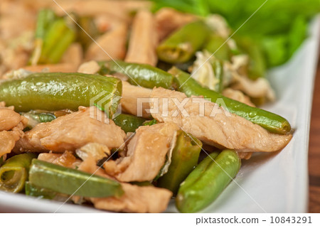 Green beans with chicken 10843291