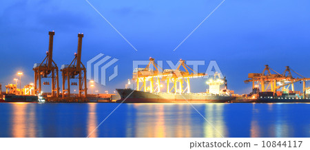 Containers loading at sea trading port 10844117