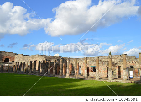 Pompeii ruins 10845591
