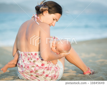 Breastfeeding 10845649