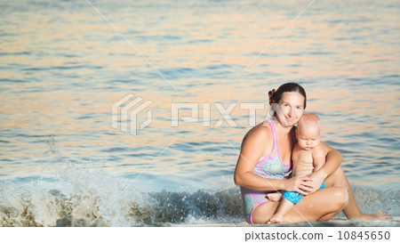 Baby and mother 10845650