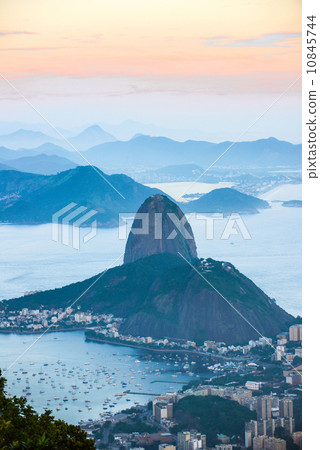Rio de Janeiro, view from Corcovado to Sugarloaf Mountain 10845744