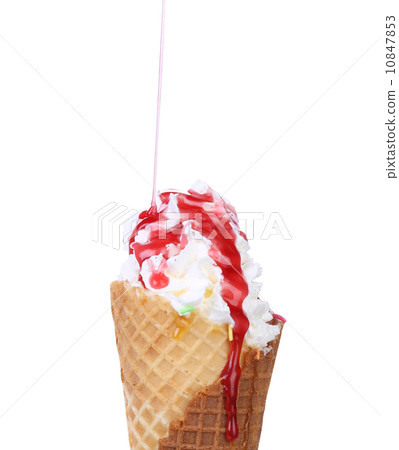 Soft serve ice cream. Topping raspberry. 10847853