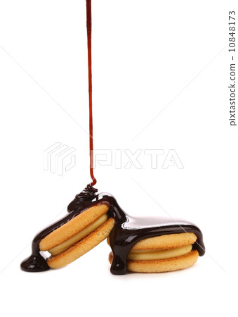 Stream chocolate and biscuit sandwich. Stream chocolate and biscuit sandwich. 10848173