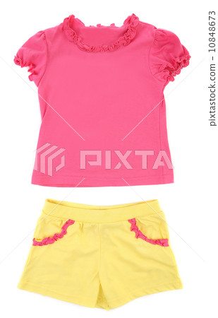 Pink t-shirt with shorts for girl. 10848673