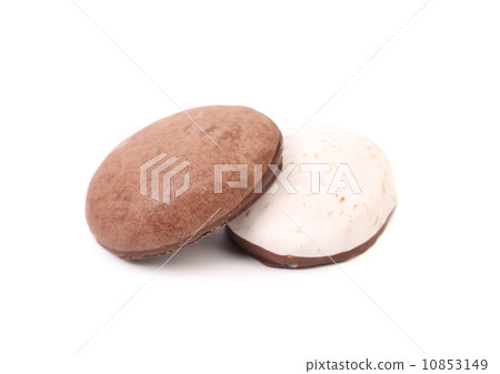 White and dark kiss cookies 10853149