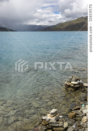 Tibet's lakes mountains Yangzhuoyongcuo 10859570