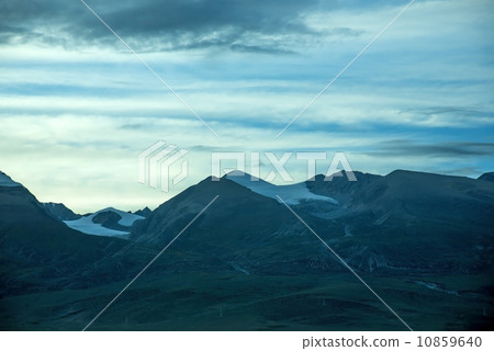 Tibet's snow-capped mountains at sunset 10859640