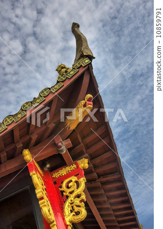 Eaves dragon sculpture Eaves dragon sculpture 10859791