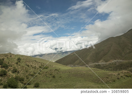 Dangerous mountain road Dangerous mountain road 10859805