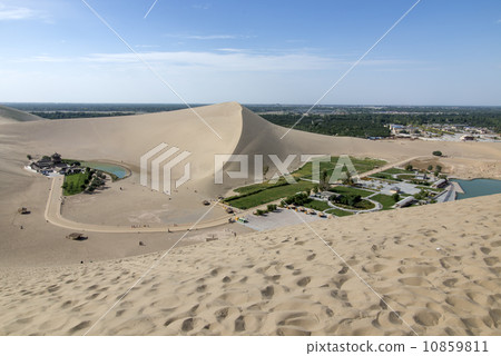 Chinese Dunhuang Crescent Lake Chinese Dunhuang Crescent Lake 10859811