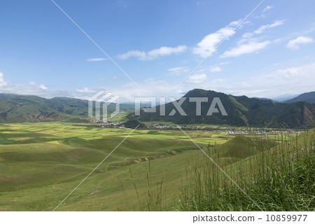 Mountains pastoral Mountains pastoral 10859977