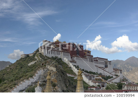 Potala palace in Lhasa, Tibet 10859994