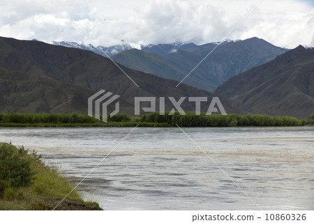 Rivers and snow-capped mountains in Tibet (Nyang) 10860326