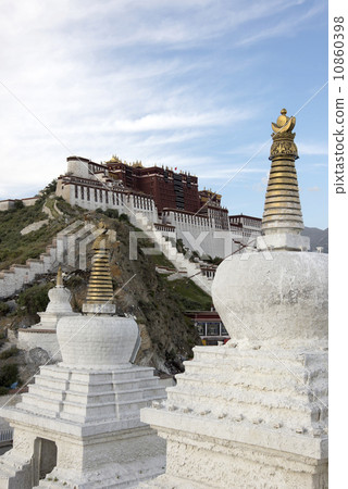 Potala palace in Lhasa, Tibet 10860398