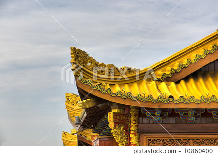 Golden Chinese temple roof 10860400