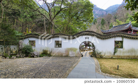 Chinese gardens and bonsai Chinese gardens and bonsai 10860550