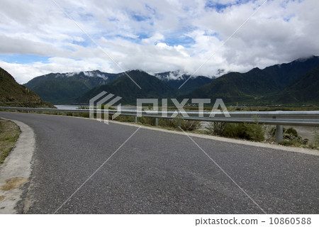 China Tibetan lakes road China Tibetan lakes road 10860588