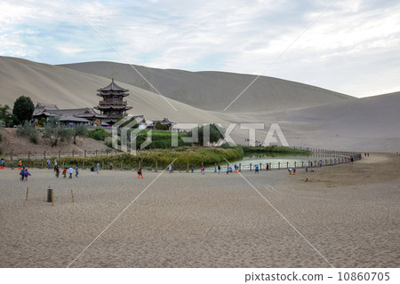 Sunset Crescent Lake in Dunhuang Sunset Crescent Lake in Dunhuang 10860705