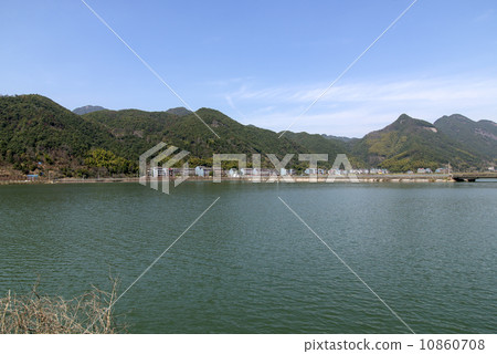 Mountain scenery, lakes and reservoirs Mountain scenery, lakes and reservoirs 10860708