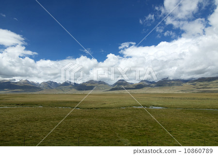 Blue sky snow-capped mountains Blue sky snow-capped mountains 10860789