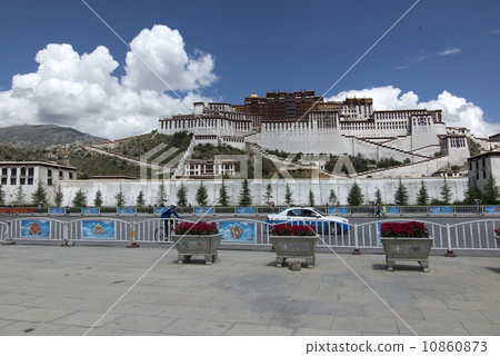 Potala palace in Lhasa, Tibet 10860873