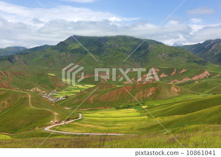 Beautiful, bucolic 10861041