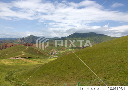 Mountains pastoral 10861084