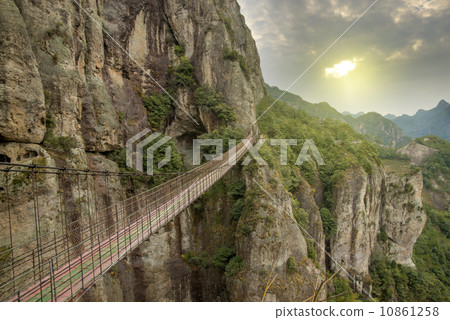 Chain bridge in Wenzhou, China yandang Mountain, (yandang Mountain is China's famous geological park, formed in 120 million years ago) 10861258