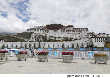 Potala palace in Lhasa, Tibet 10861300