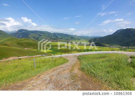 Beautiful, bucolic 10861308