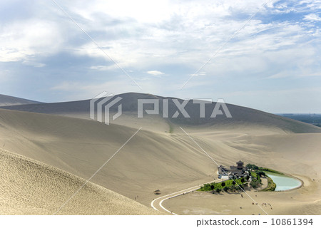 Chinese Dunhuang Crescent Lake Chinese Dunhuang Crescent Lake 10861394