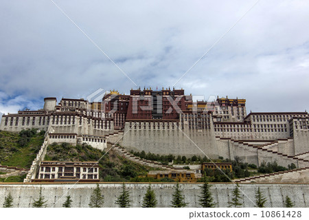 Potala palace in Lhasa, Tibet 10861428