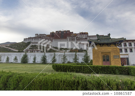 Tibet the Potala Palace 10861587