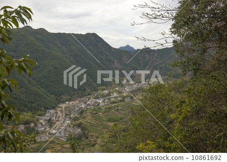 In China Wenzhou "yandang Mountain" yandang Mountain is a famous Chinese landlords park, formed in 120 million years ago. 10861692