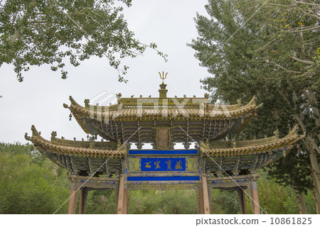 Chinese arch in Dunhuang 10861825