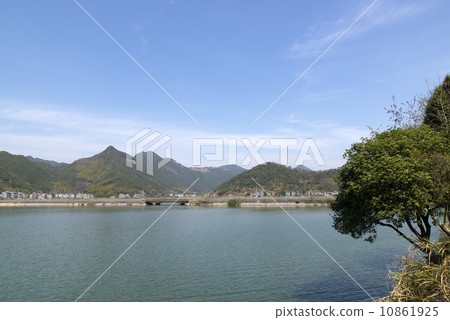 Mountain scenery, lakes and reservoirs 10861925