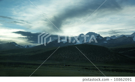 Tibet's snow-capped mountains at sunset 10862091