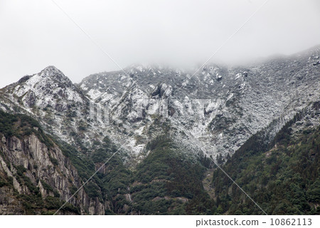 Snow covered hills quietly 10862113