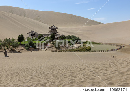 Chinese Dunhuang Crescent Lake 10862174