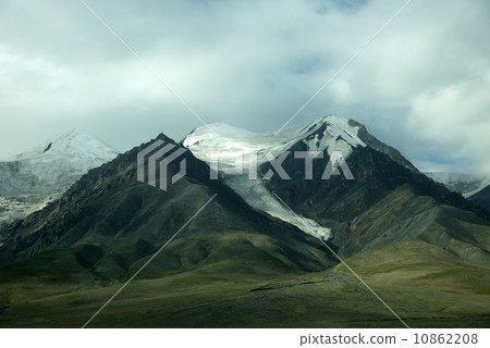 Blue sky snow-capped mountains Blue sky snow-capped mountains 10862208