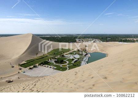 Chinese Dunhuang Crescent Lake Chinese Dunhuang Crescent Lake 10862212