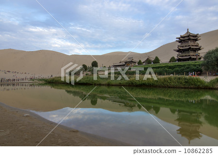 Chinese Dunhuang Crescent Lake 10862285