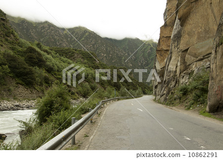 tibet Mountain Road 10862291