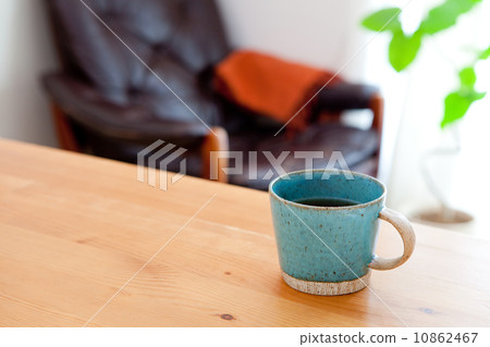 Living coffee cup 10862467