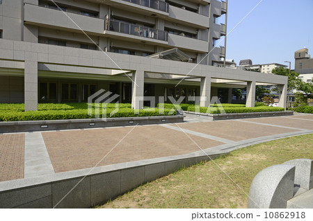 Mansion Approach 10862918